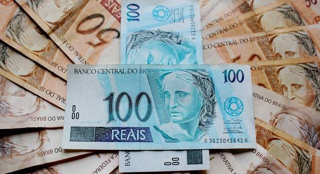 Governo quer tirar da Constituição reajuste do salário mínimo